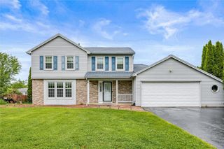 73 Hazel Bark Run, Gates, NY 14606