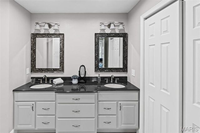216 Country Club View, Edwardsville, IL 62025