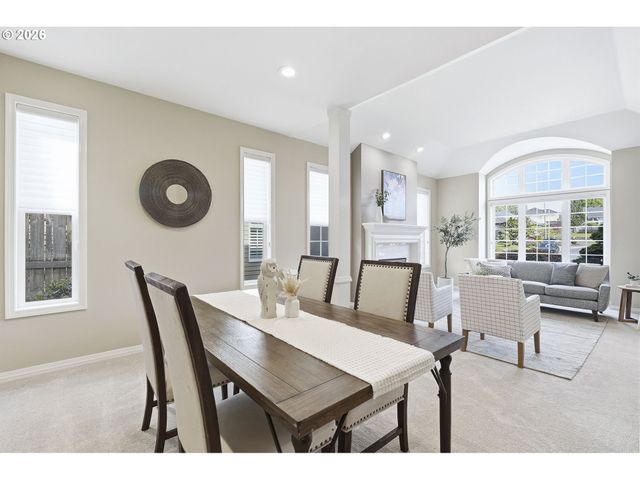 3916 Nw FALL CREEK Pl, Portland, OR 97229