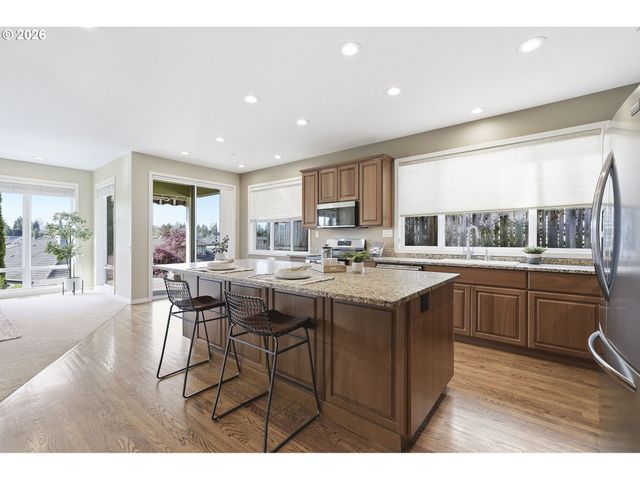 3916 Nw FALL CREEK Pl, Portland, OR 97229