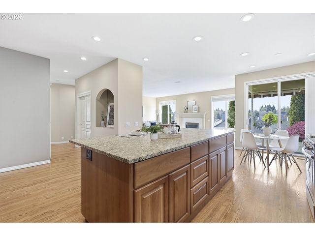 3916 Nw FALL CREEK Pl, Portland, OR 97229