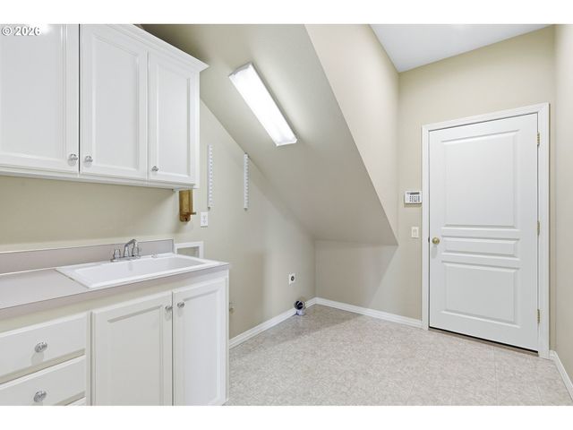 3916 Nw FALL CREEK Pl, Portland, OR 97229