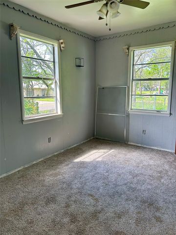 202 N 1st Street, Point, TX 75472