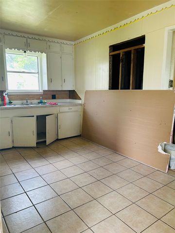 202 N 1st Street, Point, TX 75472