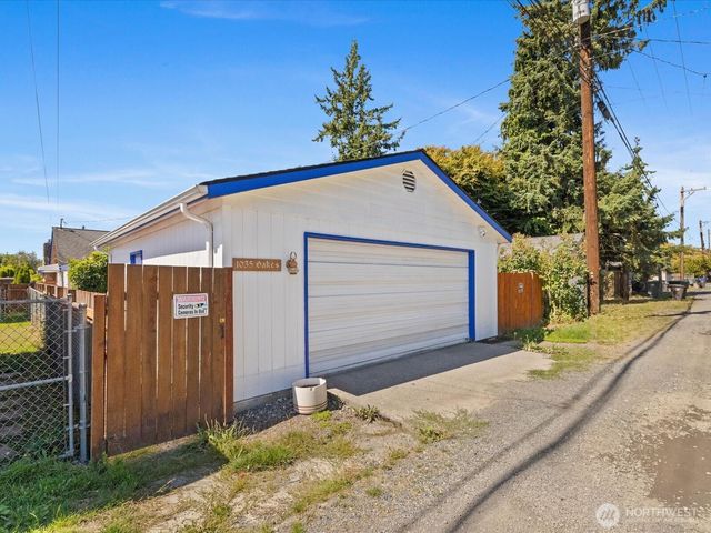 1035 Oakes Ave, Everett, WA 98201