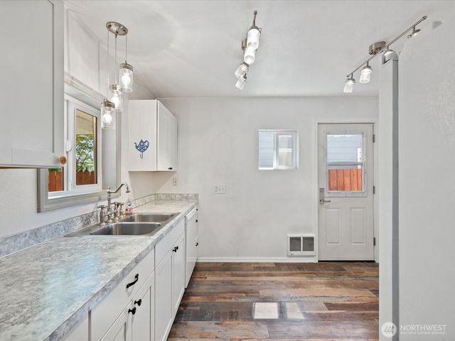 1035 Oakes Ave, Everett, WA 98201