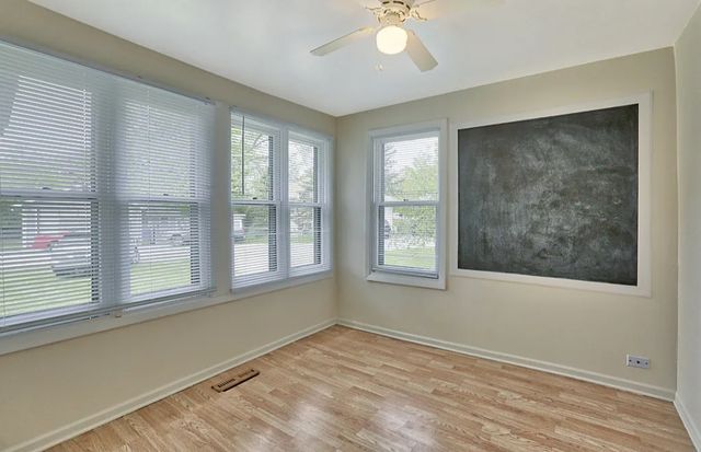 43219 N Lakeside Drive, Antioch, IL 60002