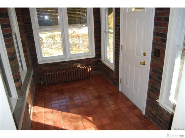 5835 Putnam Drive, West Bloomfield, MI 48323