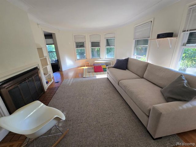 5835 Putnam Drive, West Bloomfield, MI 48323