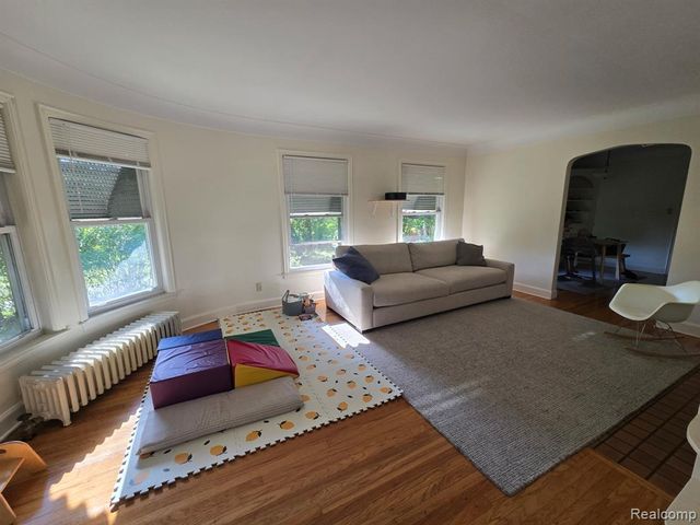 5835 Putnam Drive, West Bloomfield, MI 48323