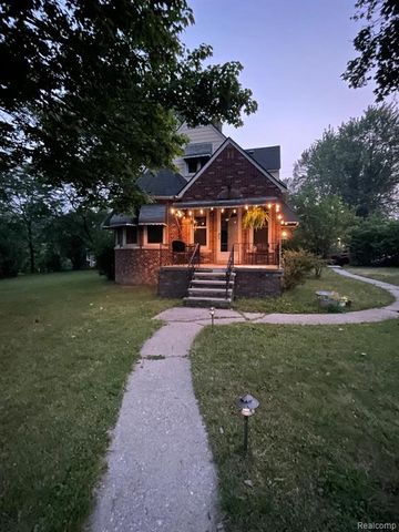 5835 Putnam Drive, West Bloomfield, MI 48323