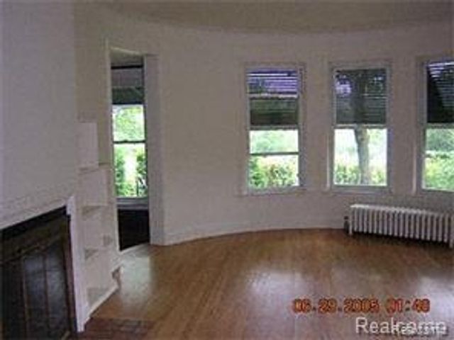5835 Putnam Drive, West Bloomfield, MI 48323