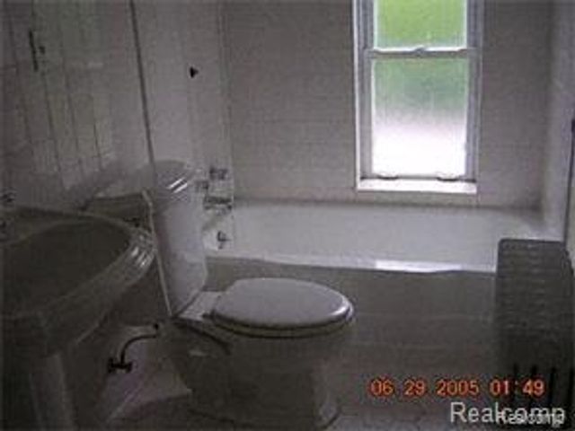 5835 Putnam Drive, West Bloomfield, MI 48323