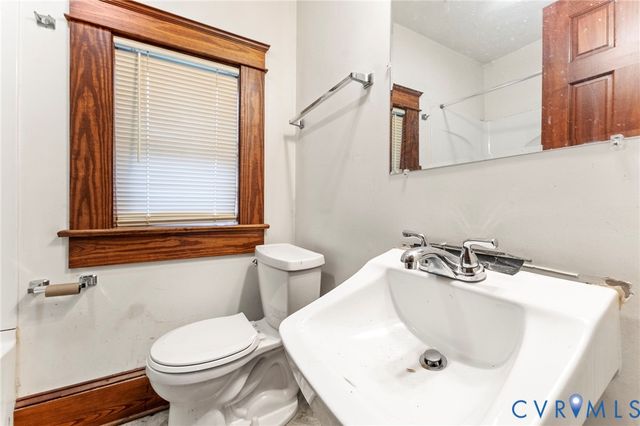 419 18th St, West Point, VA 23181