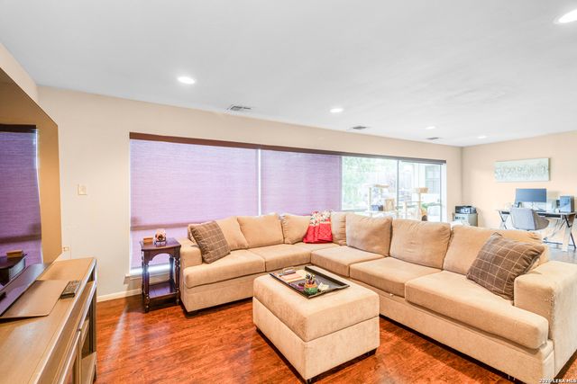 1406 BUTTON LN, San Antonio, TX 78232