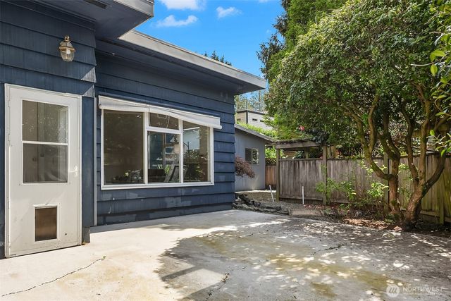 321 6th Avenue S, Kirkland, WA 98033