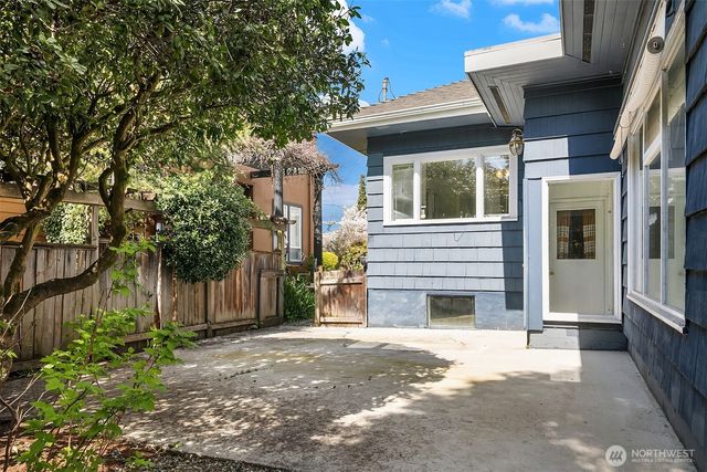 321 6th Avenue S, Kirkland, WA 98033