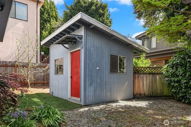 321 6th Avenue S, Kirkland, WA 98033