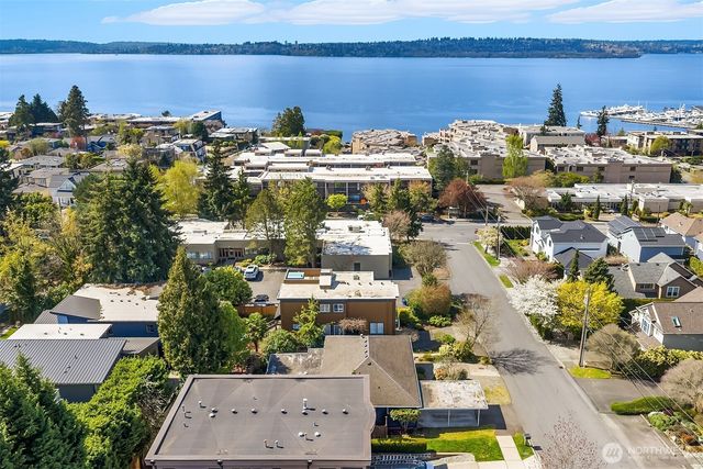 321 6th Avenue S, Kirkland, WA 98033