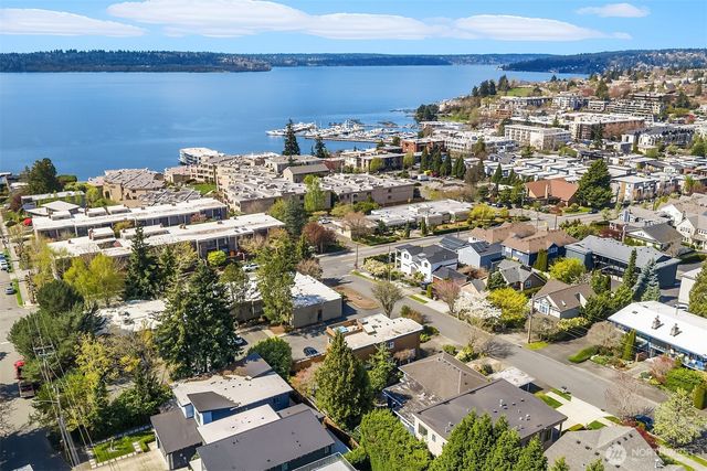 321 6th Avenue S, Kirkland, WA 98033