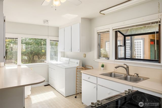 321 6th Avenue S, Kirkland, WA 98033