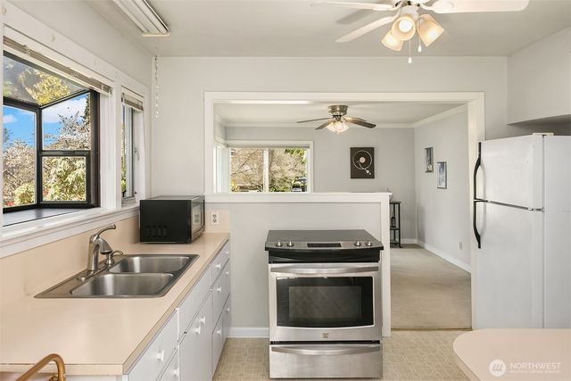 321 6th Avenue S, Kirkland, WA 98033