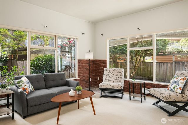 321 6th Avenue S, Kirkland, WA 98033