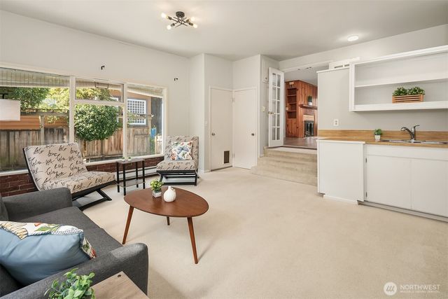 321 6th Avenue S, Kirkland, WA 98033