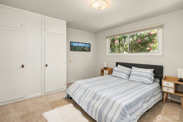 321 6th Avenue S, Kirkland, WA 98033