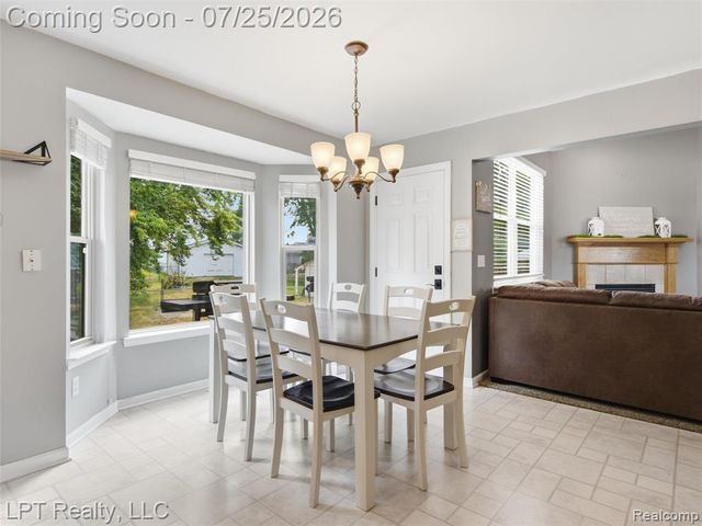 2347 Meadowlane Court, Burton, MI 48519