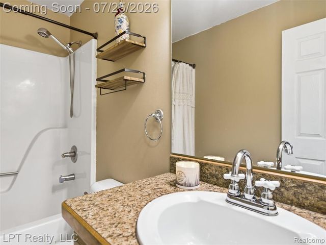 2347 Meadowlane Court, Burton, MI 48519
