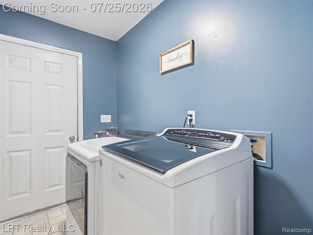 2347 Meadowlane Court, Burton, MI 48519