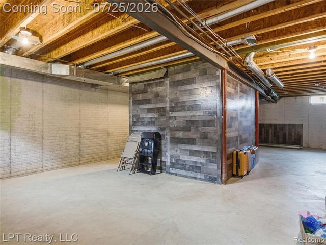 2347 Meadowlane Court, Burton, MI 48519