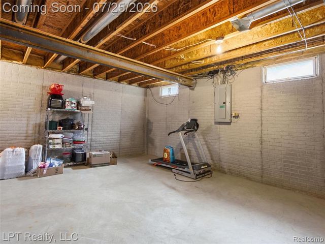 2347 Meadowlane Court, Burton, MI 48519