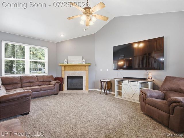2347 Meadowlane Court, Burton, MI 48519