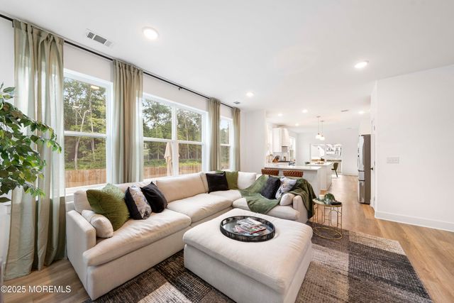 5 Melinda Court, Bayville, NJ 08721
