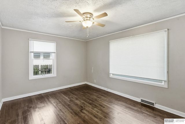 4529 Grand Avenue, Omaha, NE 68104