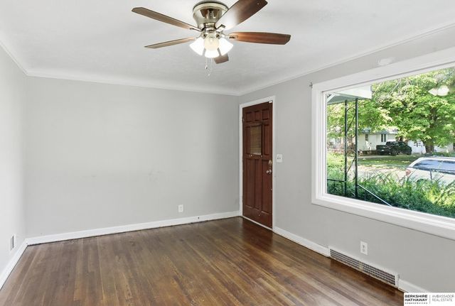 4529 Grand Avenue, Omaha, NE 68104