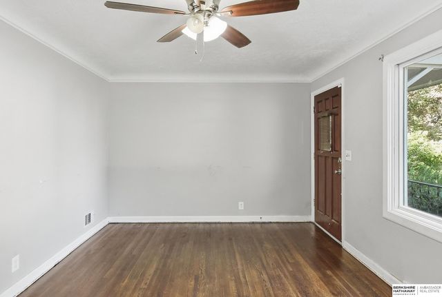 4529 Grand Avenue, Omaha, NE 68104