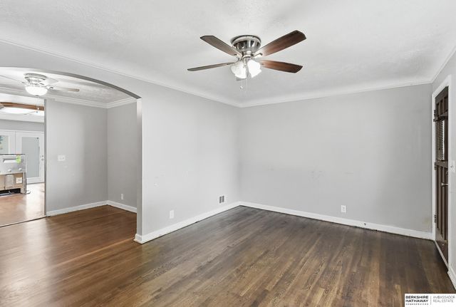 4529 Grand Avenue, Omaha, NE 68104