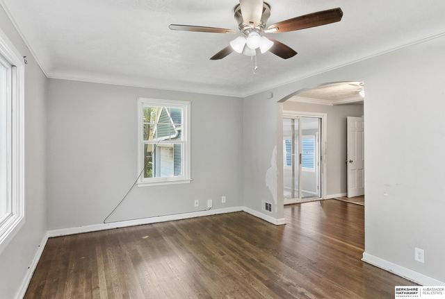 4529 Grand Avenue, Omaha, NE 68104