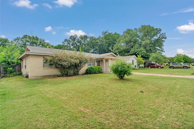 5536 Westcrest Drive, Fort Worth, TX 76134