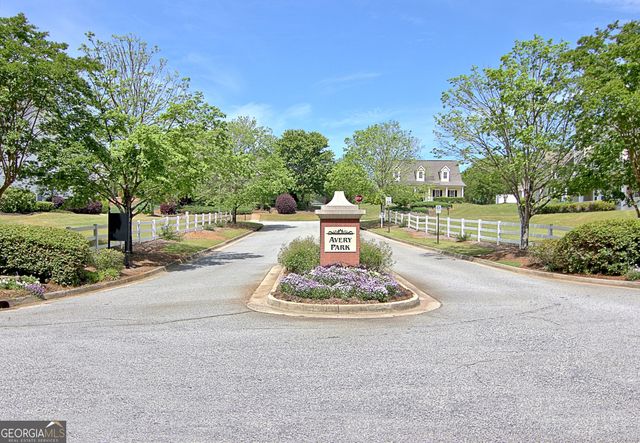 130 N Square Lane, Newnan, GA 30263