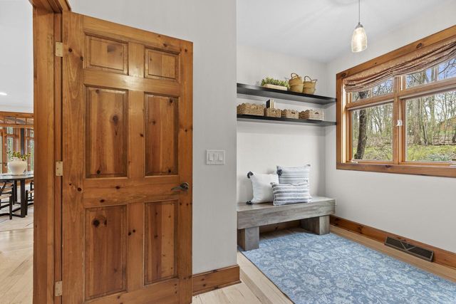 N51W28373 Maes Walke, Pewaukee, WI 53072