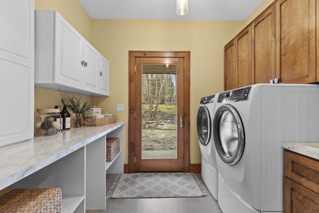 N51W28373 Maes Walke, Pewaukee, WI 53072