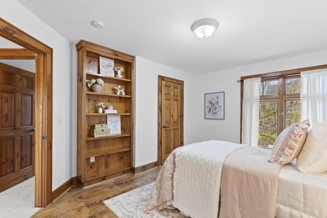N51W28373 Maes Walke, Pewaukee, WI 53072
