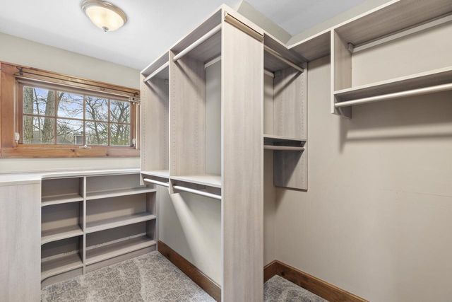 N51W28373 Maes Walke, Pewaukee, WI 53072