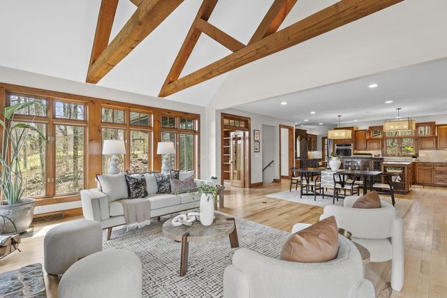 N51W28373 Maes Walke, Pewaukee, WI 53072