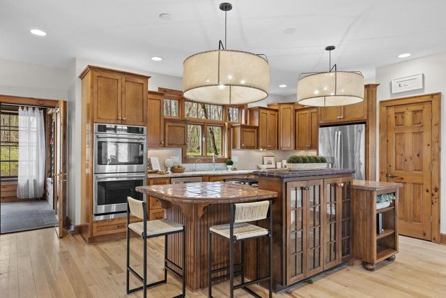 N51W28373 Maes Walke, Pewaukee, WI 53072