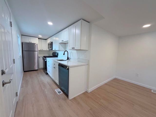 35 Highland Avenue, Derry, NH 03038